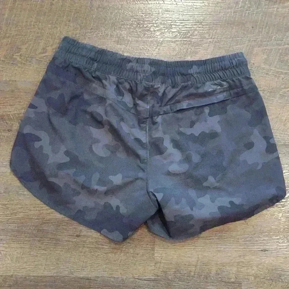 Eddie Bauer women's small dark gray camo shorts with drawstring - Picture 4 of 5